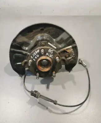 Toyota Corolla Verso E121 Front wheel hub
