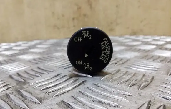 Passenger airbag on/off switch