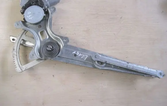 Toyota Land Cruiser (J150) Front door window regulator with motor 8571075010