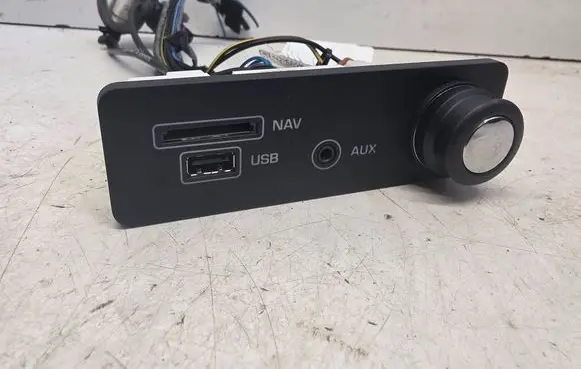 Jaguar XE USB socket connector FK7219C166BC
