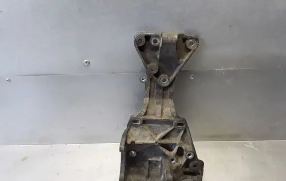Volvo V70 Generator/alternator bracket 30731516