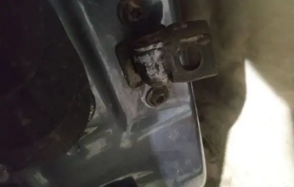 Skoda Octavia Mk2 (1Z) Rear door check strap stopper