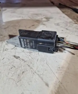 Skoda Fabia Mk2 (5J) Glow plug pre-heat relay 0281003042