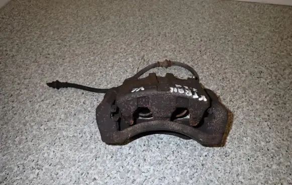 Nissan X-Trail T30 Front brake caliper