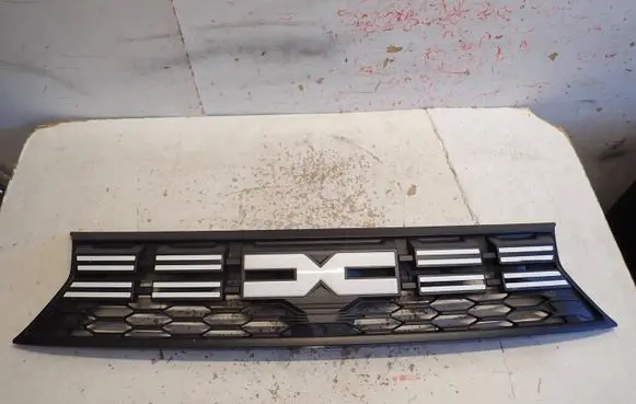 Dacia Duster II Front bumper upper radiator grill 622542302