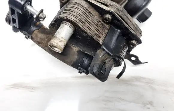 Land Rover Freelander 2 - LR2 Engine oil radiator 