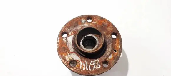 Volkswagen PASSAT B7 Front wheel hub
