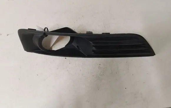 Ford Focus Front fog light trim/grill 4M5119953