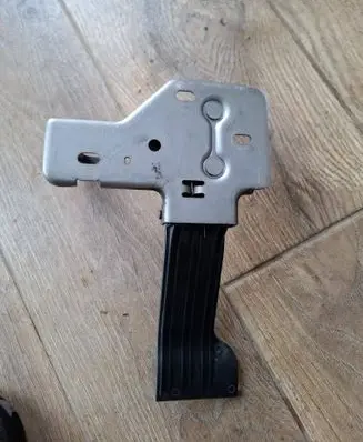 Volkswagen Transporter - Caravelle T5 Engine bonnet/hood lock/latch loop/hook 7E0823480
