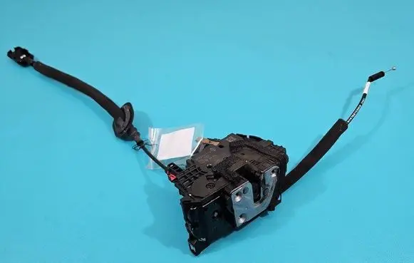 Renault Twingo III Rear door lock 825022177R IMPRK1466400