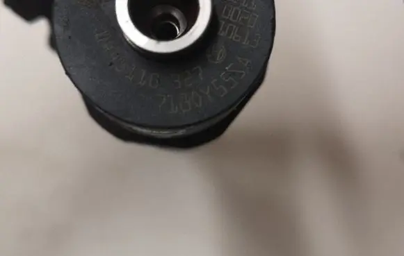 Opel Insignia A Fuel injector 0445110327