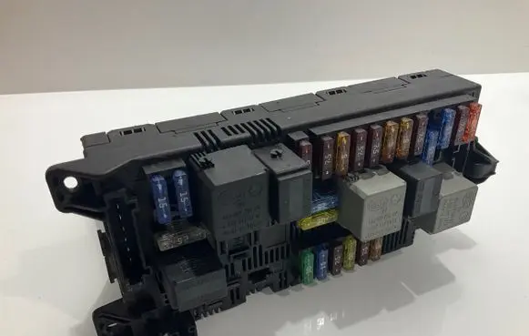 Mercedes-Benz E W211 Fuse module 2115453901 A2115453901