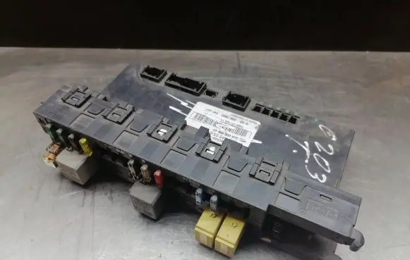 Mercedes-Benz C W203 Fuse box set 2035451601