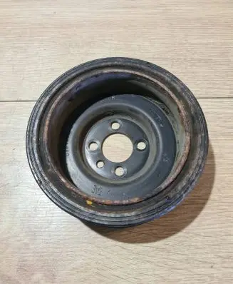 Volkswagen Golf VI Crankshaft pulley 038105243m