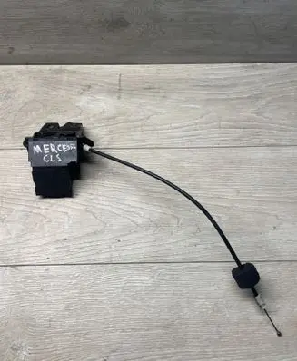 Mercedes-Benz CLS C219 Loading door lock A1717500085 A1717500185