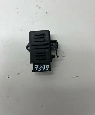 Volkswagen PASSAT B6 Seat heating relay 1K0959772