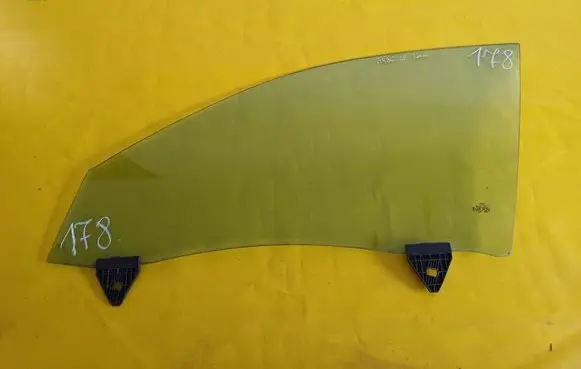 Audi A4 S4 B6 8E 8H Front door window glass four-door