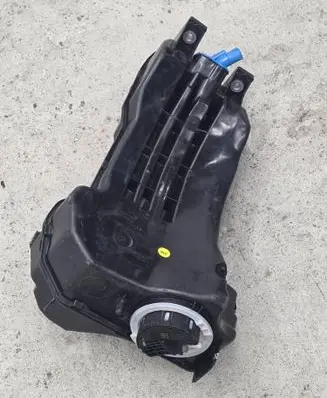 Audi Q7 4M AdBlue liquid reservoir 4M0131878
