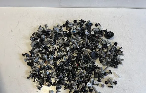 Porsche Taycan 9J1 Nuts/bolts 