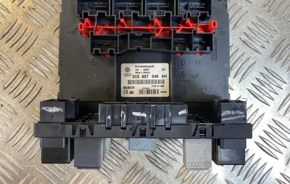 Volkswagen Golf V Comfort/convenience module 3C0937049AH 00759997 F005V00660