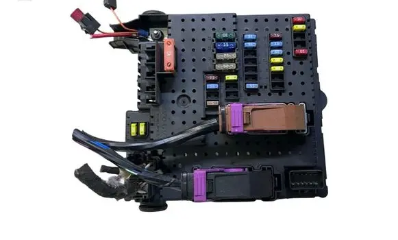 Volvo XC90 Fuse module 30786646 28080156
