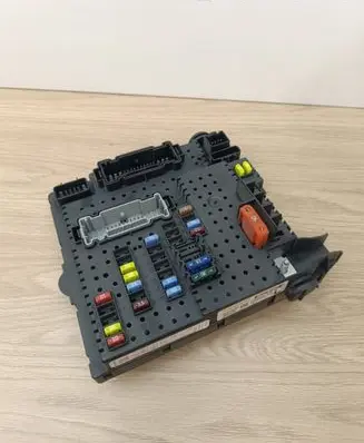 Volvo XC90 Fuse module 31314469 28242073 10W145