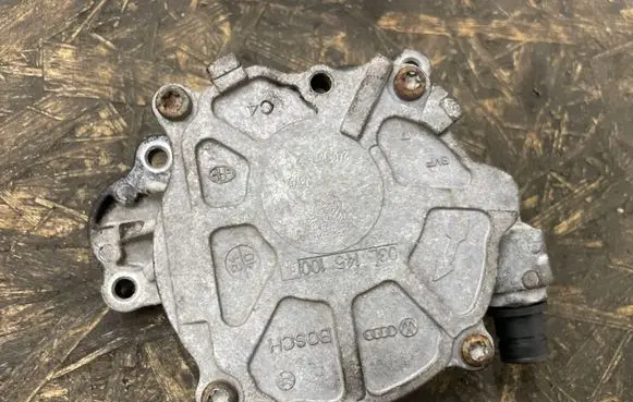 Volkswagen PASSAT CC Vacuum pump 03L145100