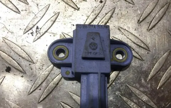Volkswagen Golf V Airbag deployment crash/impact sensor 1k0955557a