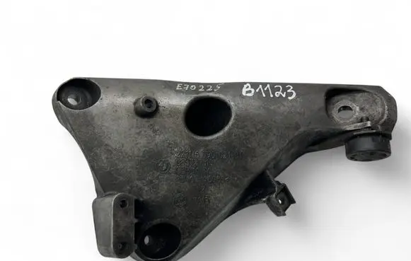 BMW X5 E70 Engine mount bracket 6790021