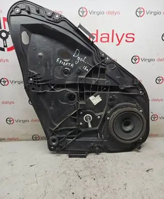 Rear door manual window regulator