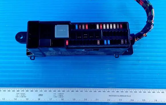 Ford Focus Fuse module AV6T14K131AD