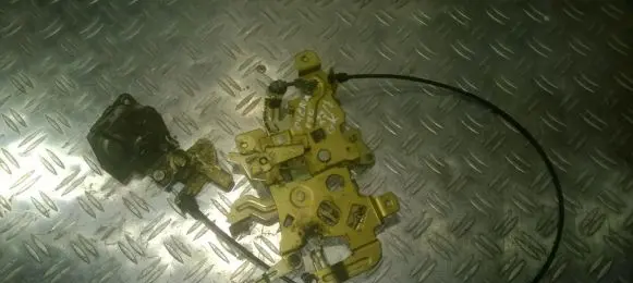 Nissan Prairie Rear door lock