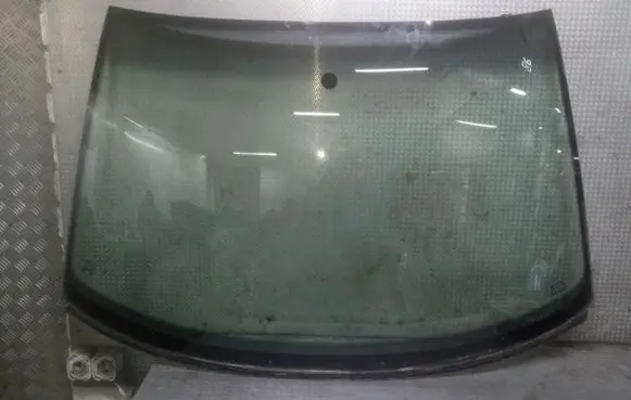 Volkswagen PASSAT B5 Front windscreen/windshield window 