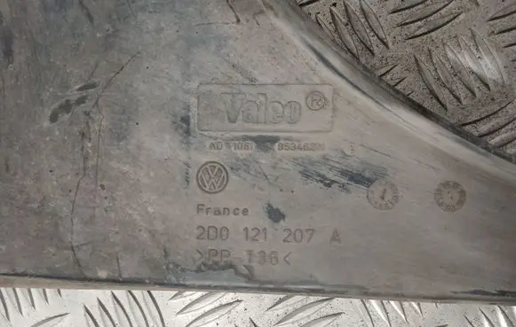 Volkswagen II LT Radiator cooling fan shroud 2D0121207A