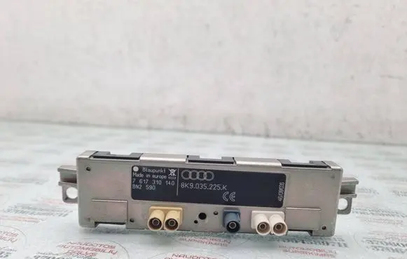 Audi A4 S4 B8 8K Aerial antenna amplifier 8K9035225K