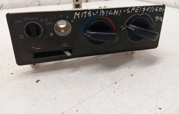 Mitsubishi Space Wagon Climate control unit