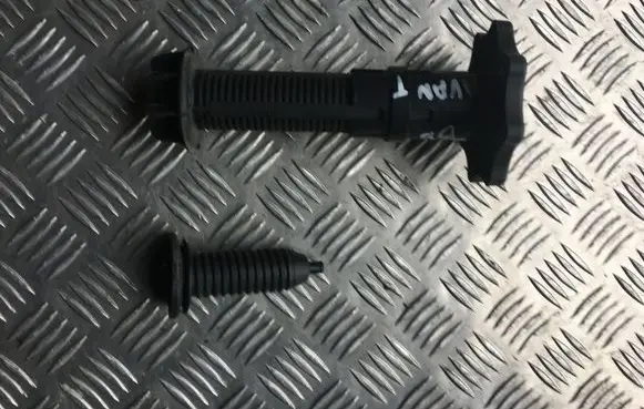 Audi A4 S4 B6 8E 8H Spare wheel bolt 8E9803899AC 8E9803899A 8E9803899