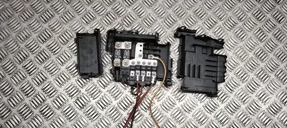Volvo V70 Fuse module 30659092 30659093 30659094
