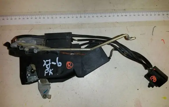 Jaguar XJ X300 Front door lock GNA1081AG