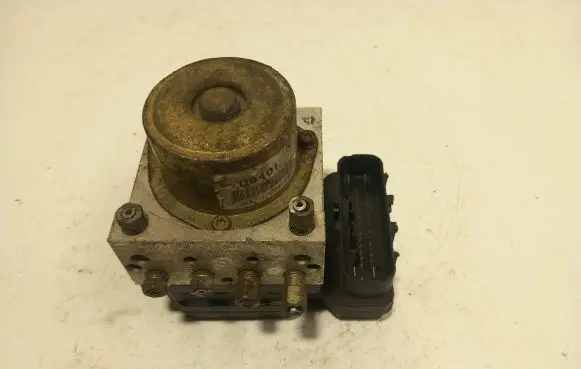 Nissan X-Trail T30 ABS Pump D8401