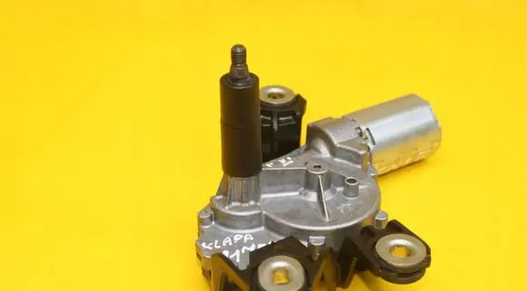 Volkswagen Golf VI Wiper motor