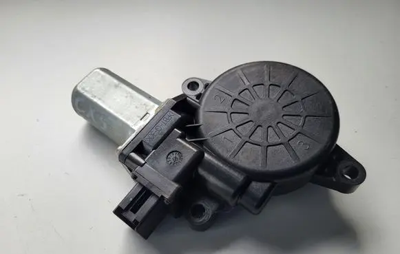 Mazda CX-5 Front door window regulator motor