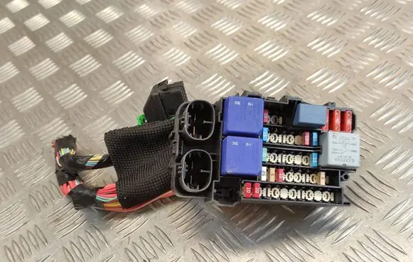 Renault Zoe Fuse box set 18013301E P160913