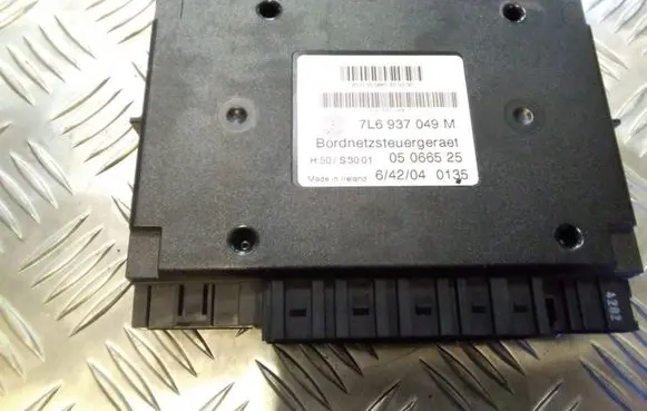 Volkswagen Touareg I Comfort/convenience module 7L6937049M 05066525