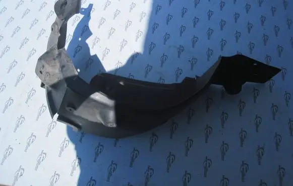 Rear arch fender liner splash guards