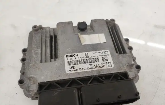 Hyundai i30 Engine control unit/module 391112A940 0281019549