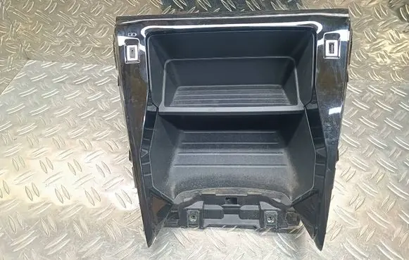 Peugeot 208 Glove box 9823466880 E13032021 127735