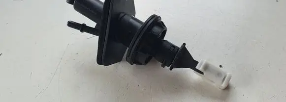 Mazda CX-5 Clutch slave cylinder 