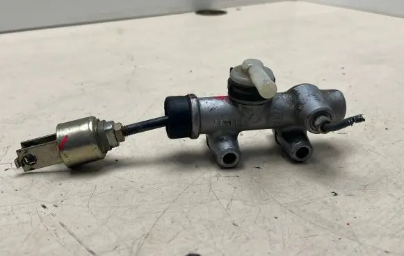Toyota Avensis Verso Clutch master cylinder 31454