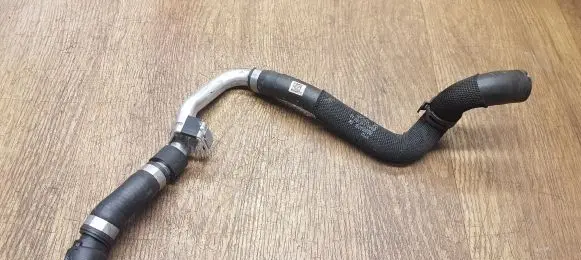 BMW 1 F40 Engine coolant pipe/hose 8658488